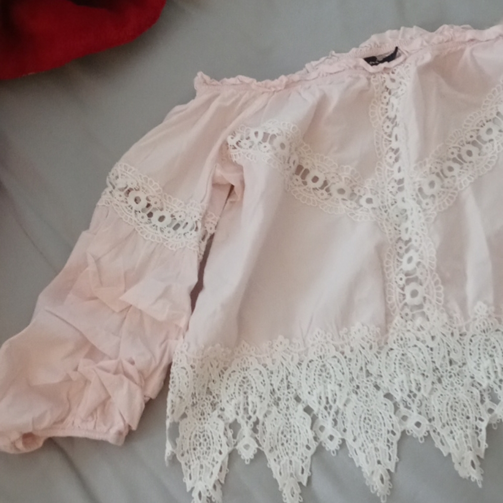 Shoulder blouse